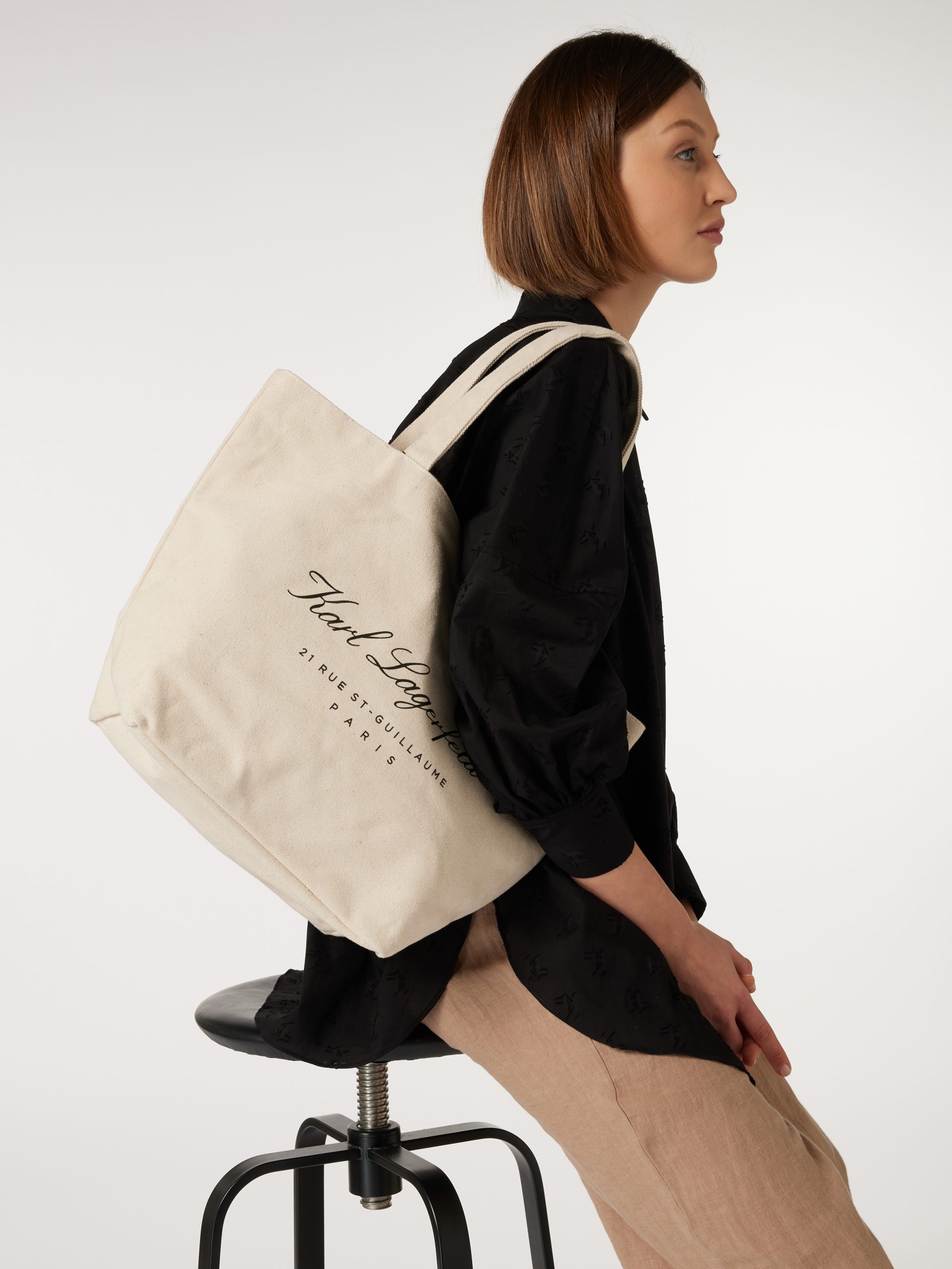 000000178783400010_02352