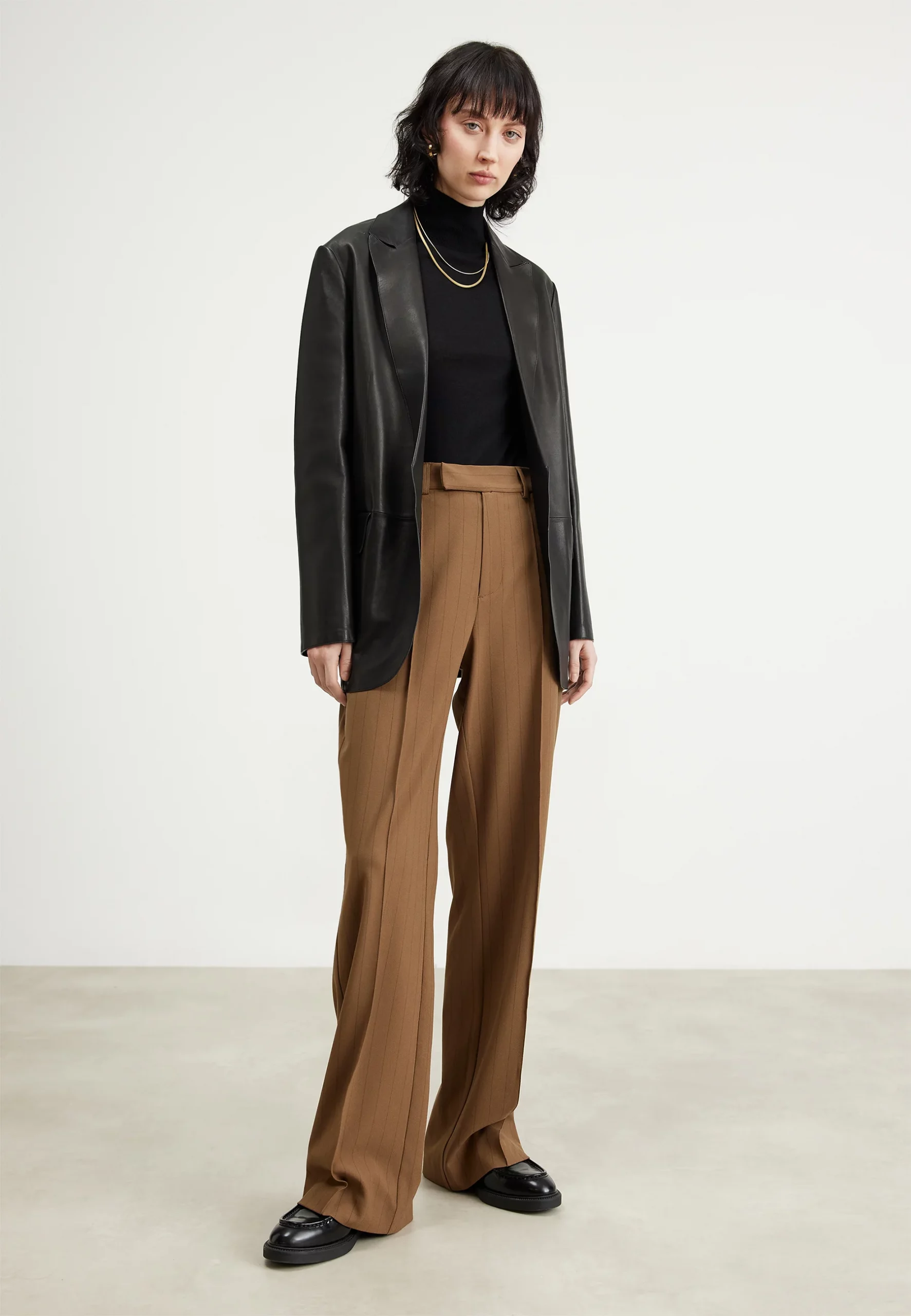 5c2a6df2ee6e4fbda5c7f3e3d3060eeb