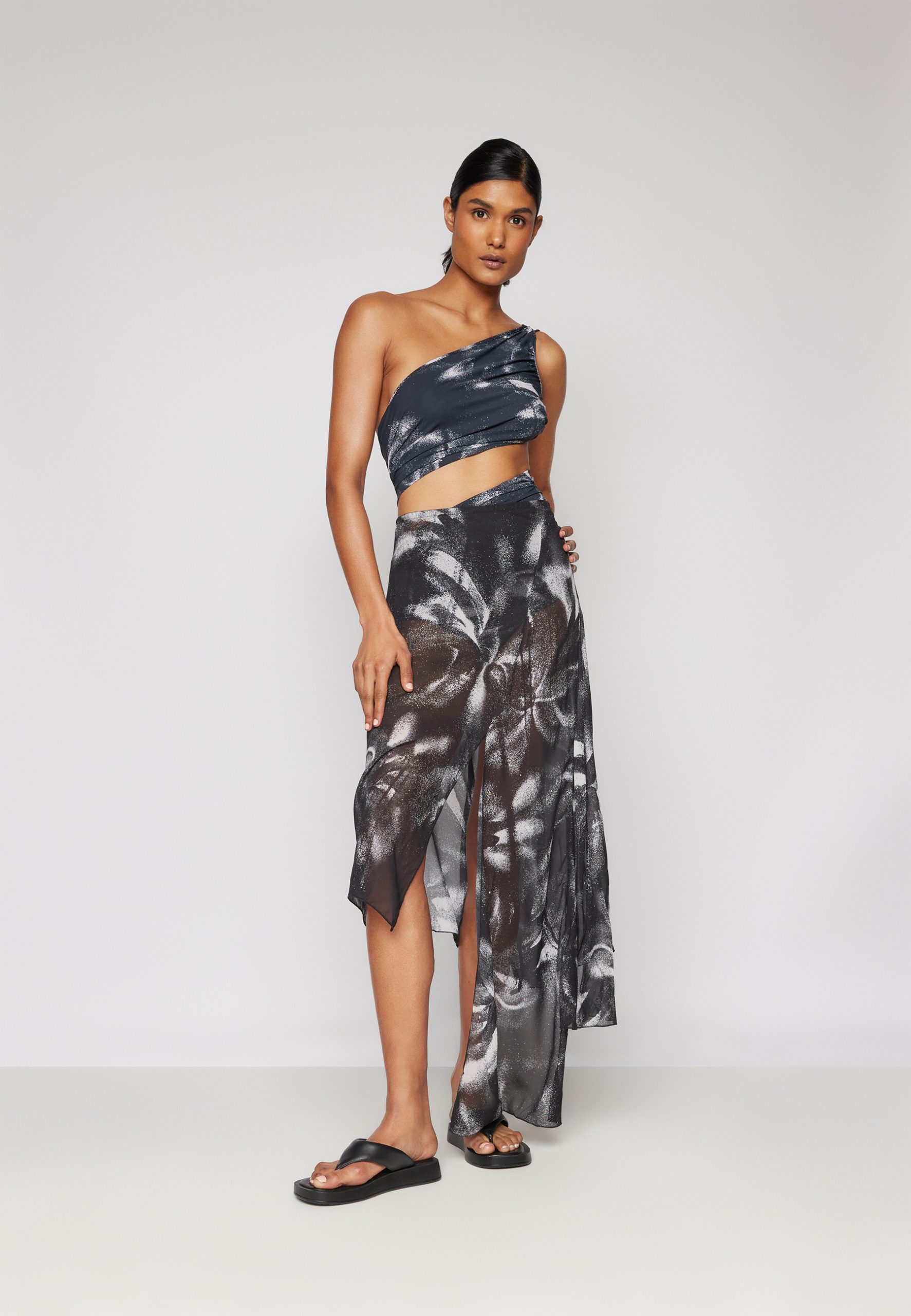 IO481H000-Q11_style_2